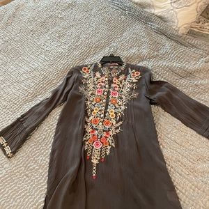 Grey Johnny Was tunic length top